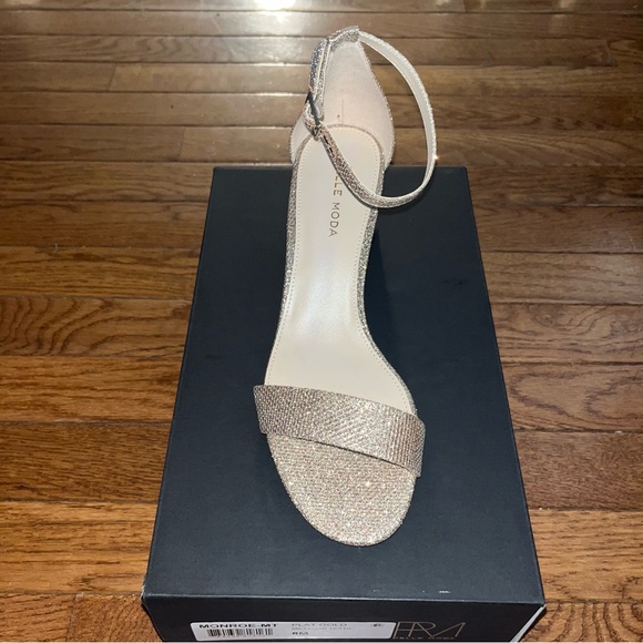 Pelle Moda Monroe Sandals Platinum Gold Glitter Women’s Size 8 Curved High Heel - Picture 9 of 13